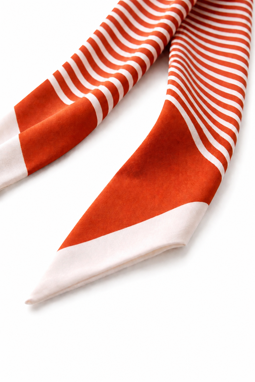 Solenne Arc Tie Band